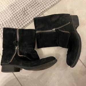 Extremely comfortable short black suede boot